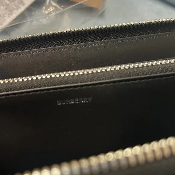 Burberry brand new waterproof wallet with check print - Picture 5 of 5